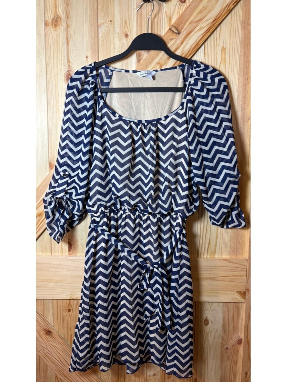 Speechless Women's Medium Navy and White Chevron Pattern Dress with Belt